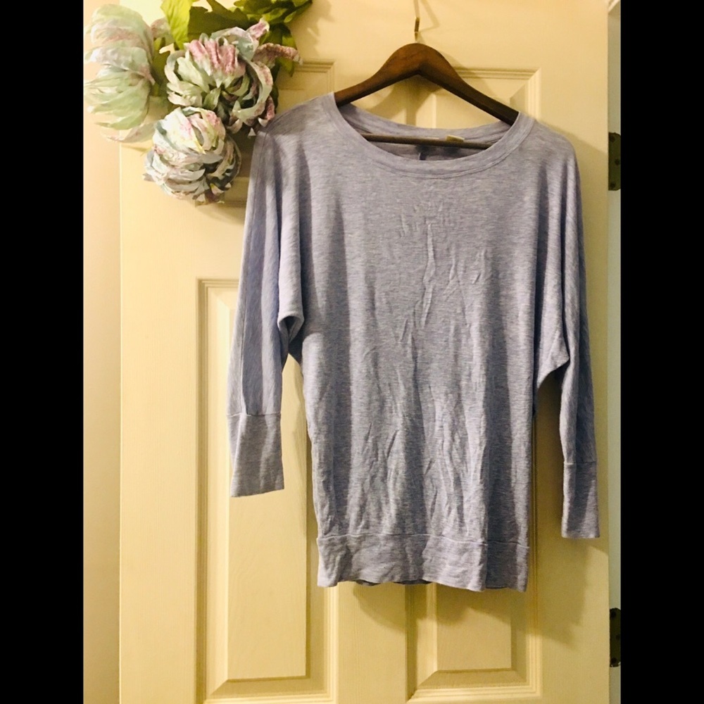 ST. TROPEZ Dolman Heathered Tee Medium M NWOT